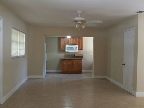 4th image of 8317 Alveron Ave