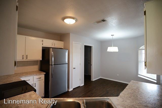 1st image of 2906 Wesley Dr