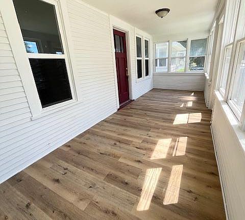 3rd image of 1269 Margaret St