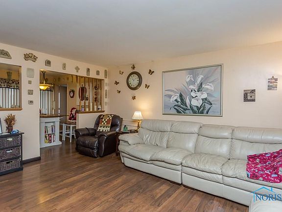 3rd image of 26946 Whiteside Dr