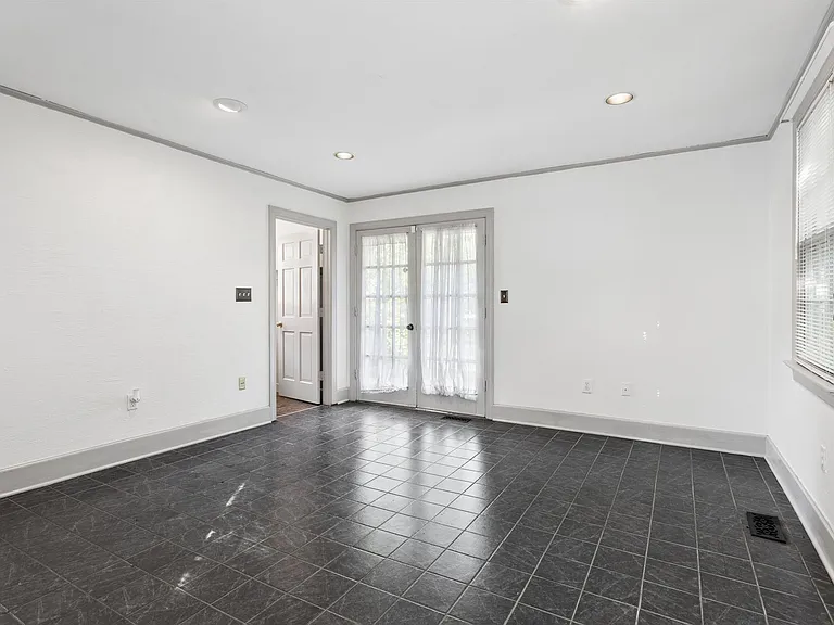 85 Hopkins St — Photo 16