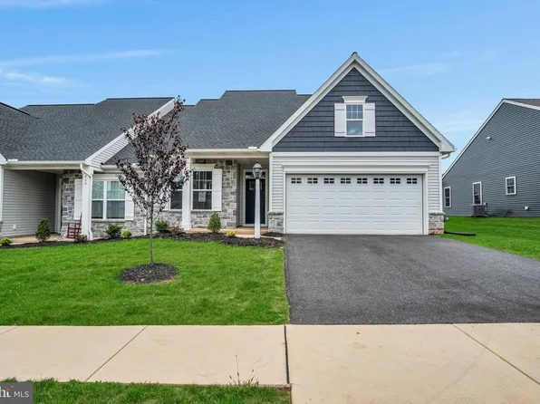 922 Shadowbrooke Dr, Dover, PA 17315