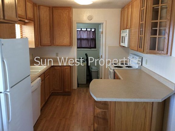 4th image of 305 E Boyd Dr