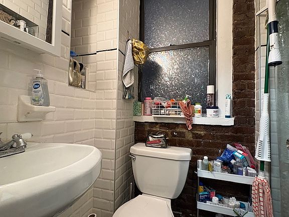 5th image of 516 E 12th St APT 8