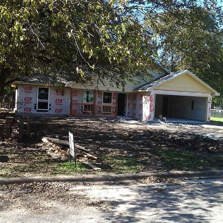 2nd image of 806 McLean St