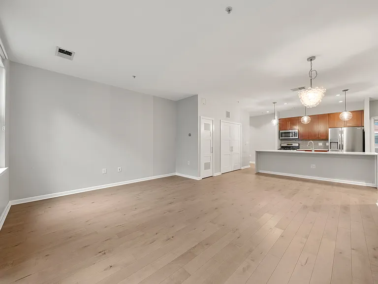 1100 Adams St #412 — Photo 5
