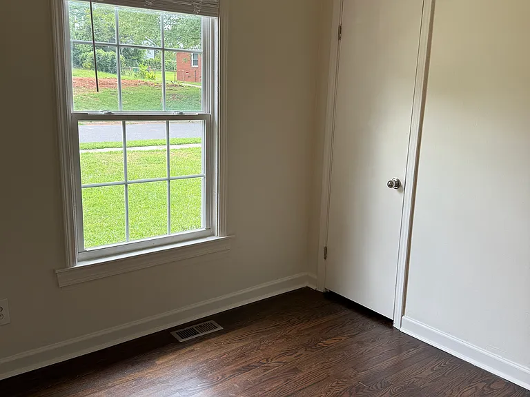 Guest bedroom I