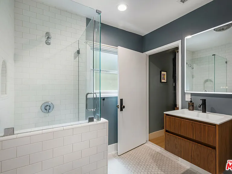 5749 Valley Oak Dr — Photo 24