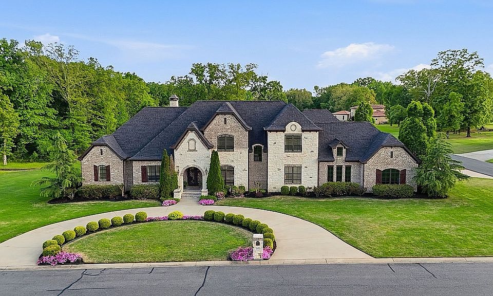 1st image of 375 Hunters Chase Dr