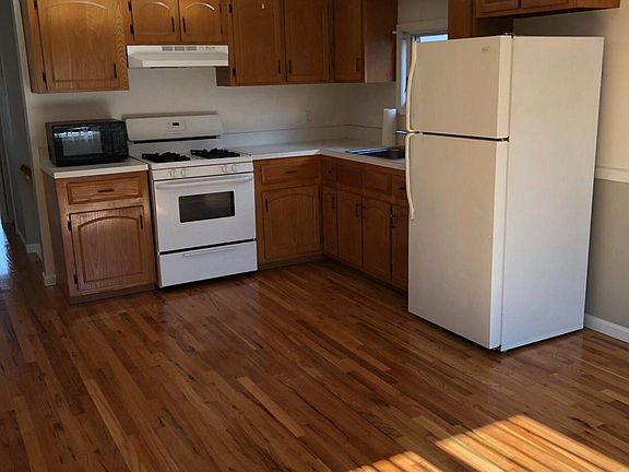 3rd image of 525 Main St Floor 2