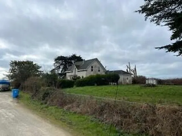 1127 Moxon Ln, Arcata, CA 95521