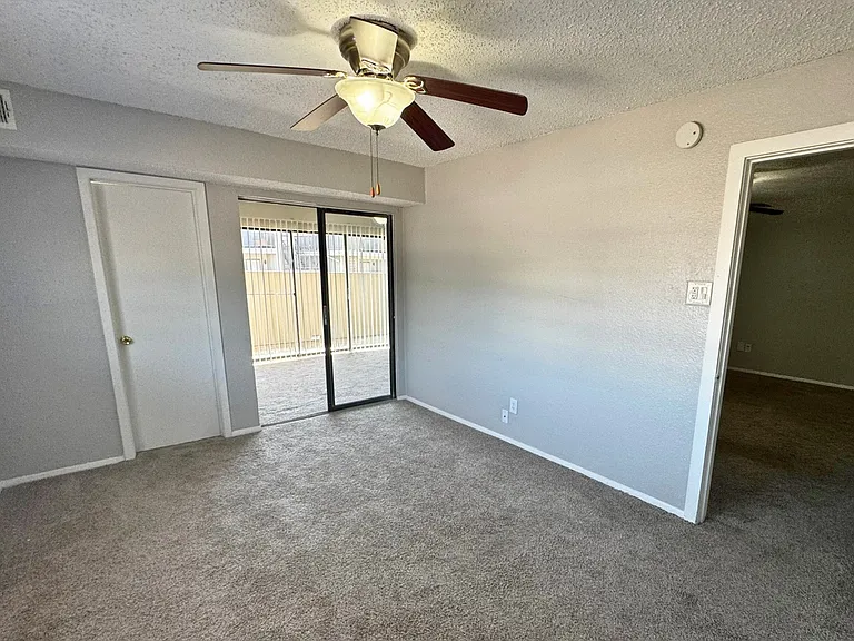 Santa Fe Apartments — Photo 14