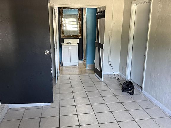 4th image of 123 SW 22nd Ave