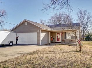 116 E Tyndal St, Aurora, MO 65605