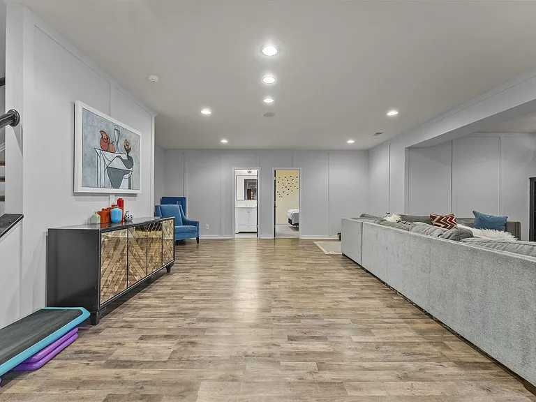 4039 Cray Dr — Photo 50
