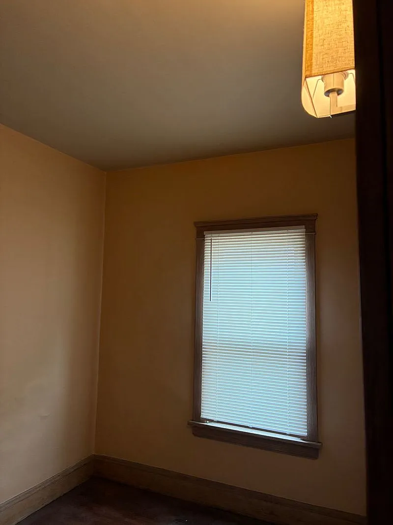 2 bed, $1,000 — Photo 2