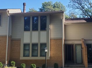 24 Oakwood Ct, Cincinnati, OH 45246