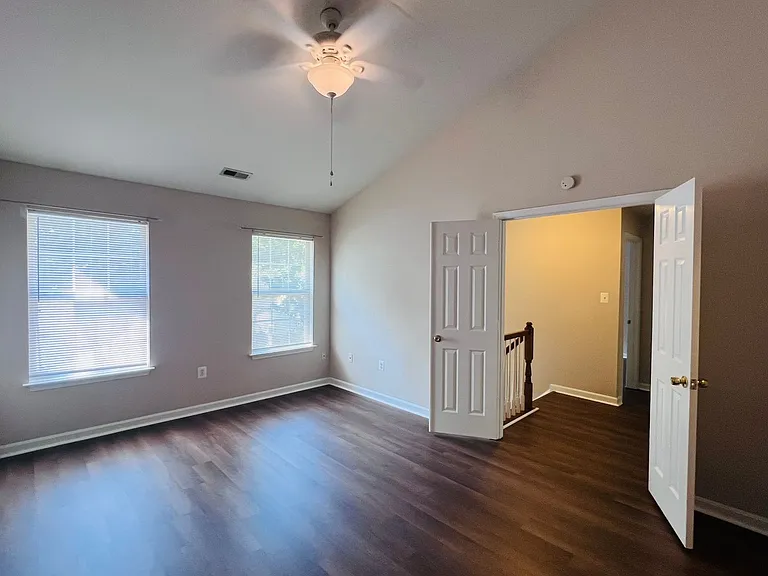 11 Catherine Ln — Photo 30