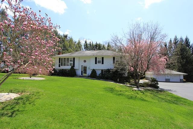 1st image of 9 Little Bear Dr