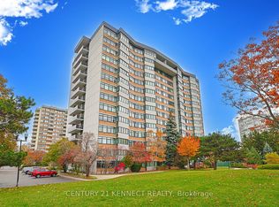90 Fisherville Rd #1006, Toronto, ON M2R3J9