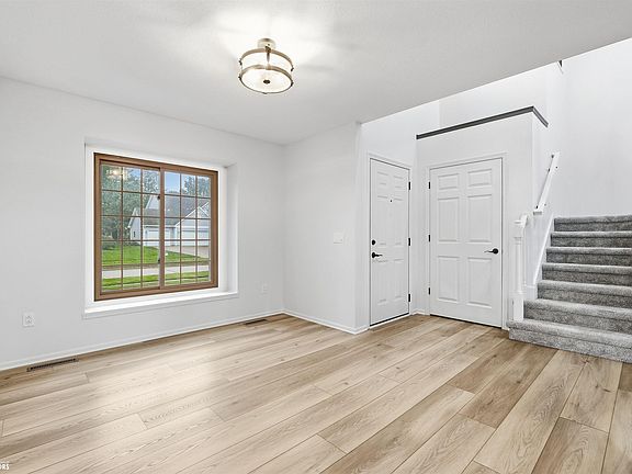 3rd image of 508 3rd Ave NW