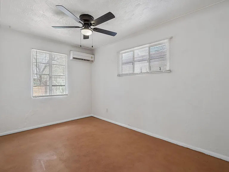 1503 E Adelaide Dr — Photo 5