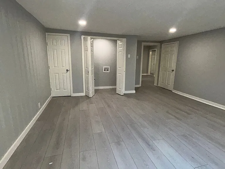 314 W Clarendon Dr — Photo 3