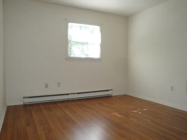 305 Thomas Dr #8 — Photo 21