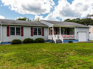 121 Oakwood Pl, Forked River, NJ 08731