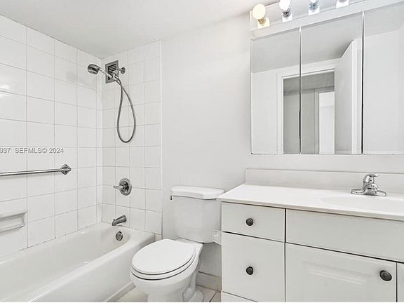 5th image of 2001 Atlantic Shores Blvd APT 109