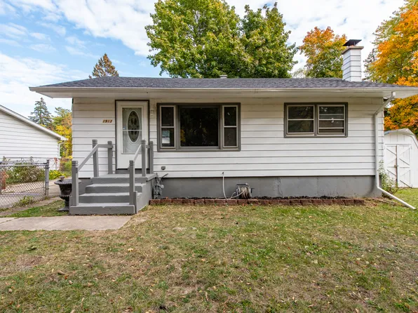 1913 Chippewa Rd, Waukegan, IL 60087