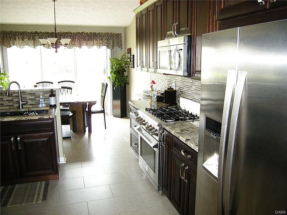 3rd image of 405 Whisperwood Dr