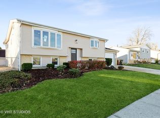 5905 Essex Rd, Oak Forest, IL 60452