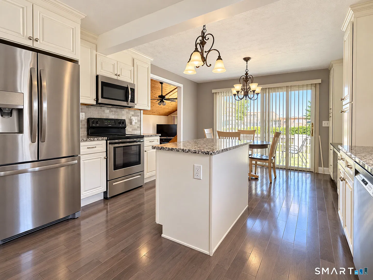 3 bed, 1.0 bath, 1560 sqft, $3,300 — Photo 4