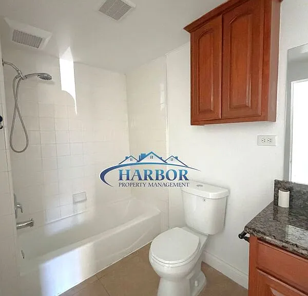 645 W 15th St — Photo 9