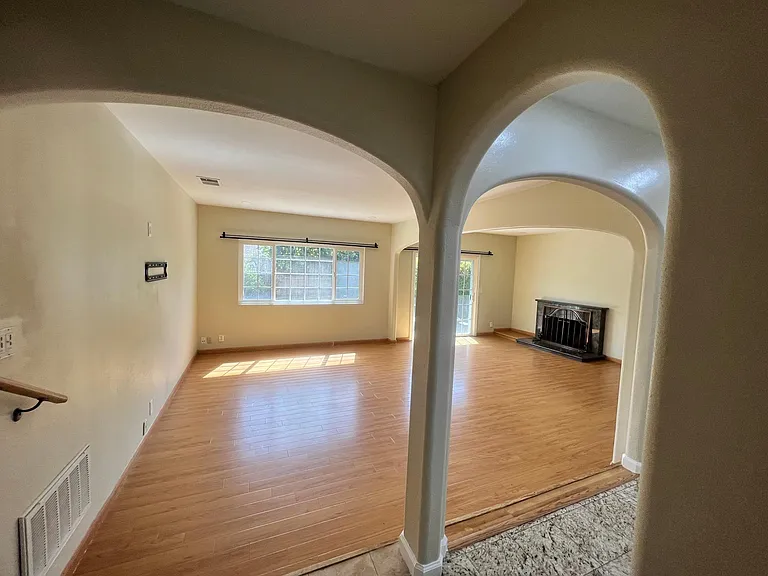 34833 Warwick Ct — Photo 4