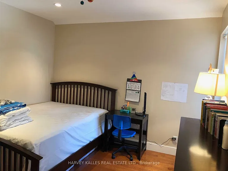 148 Roslin Ave — Photo 13