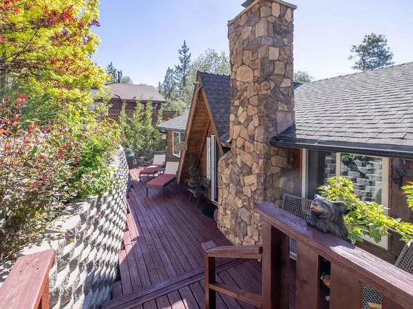 1126 Crags Ln, Fawnskin, CA 92333