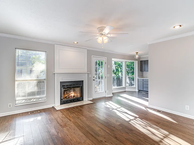 705 Ashfield Ct — Photo 7