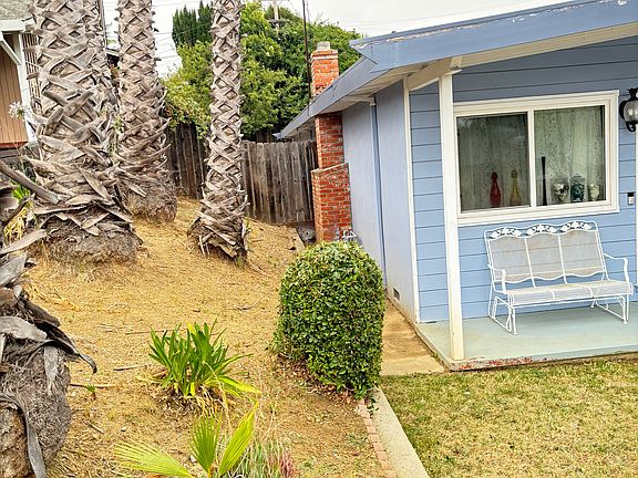 4th image of 810 N Camino Alto