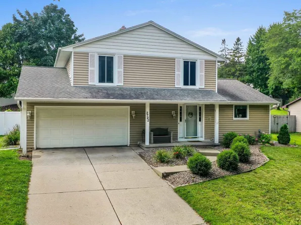 2742 Sherry Ln, Green Bay, WI 54302