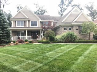 115 Hadsell Dr, Bloomfield Hills, MI 48302
