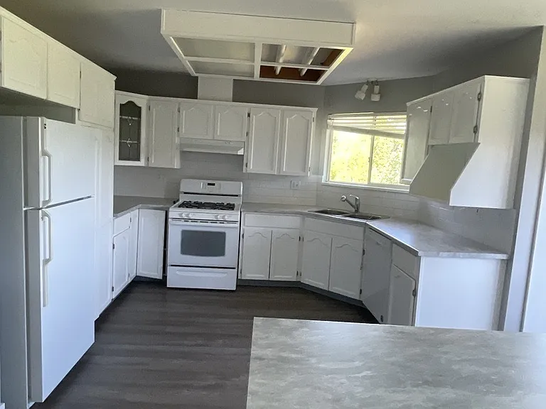 32767 Cherry Ave — Photo 9
