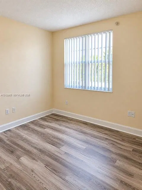 Douglas Grand Condo — Photo 4