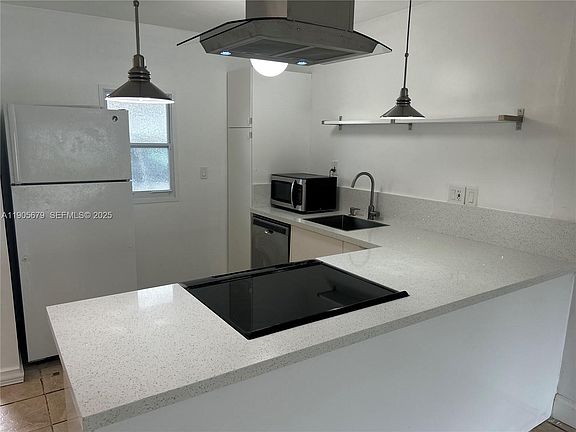 5th image of 1600 NE 114th St APT 108