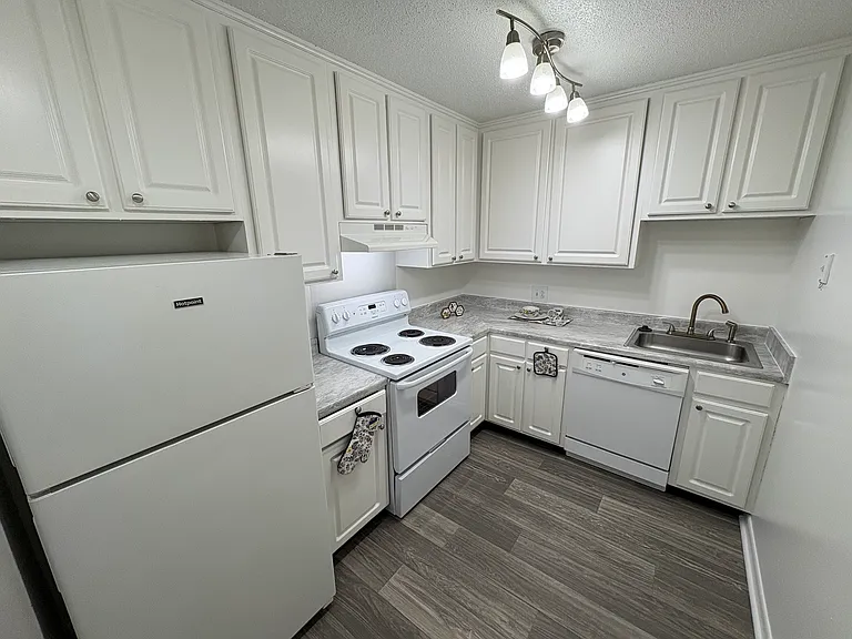G203 Hickory Hill Ln #G203 — Photo 2