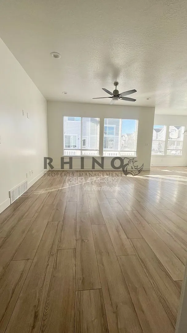 5 bed, 3.0 bath, 3622 sqft, $2,599 — Photo 4