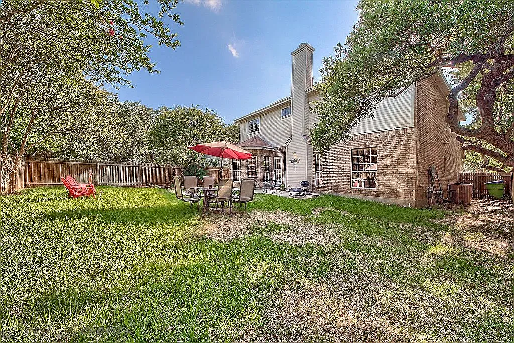 Building Photo - Farnsworth Dr