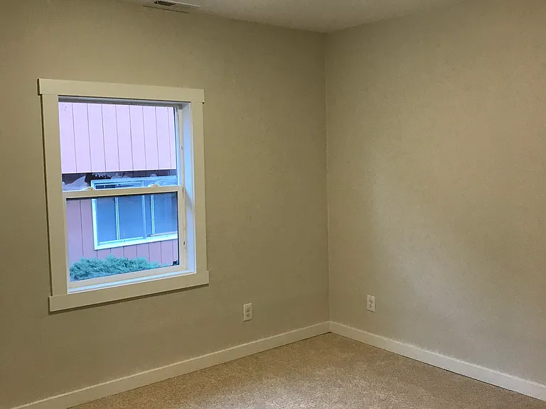 536 NE 103rd St — Photo 3