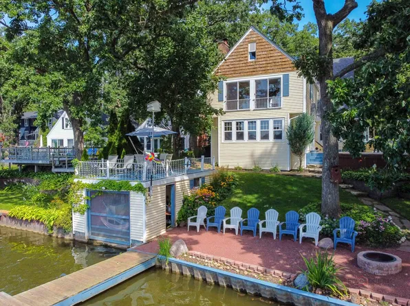 4303 E Lake Shore Dr, Wonder Lake, IL 60097